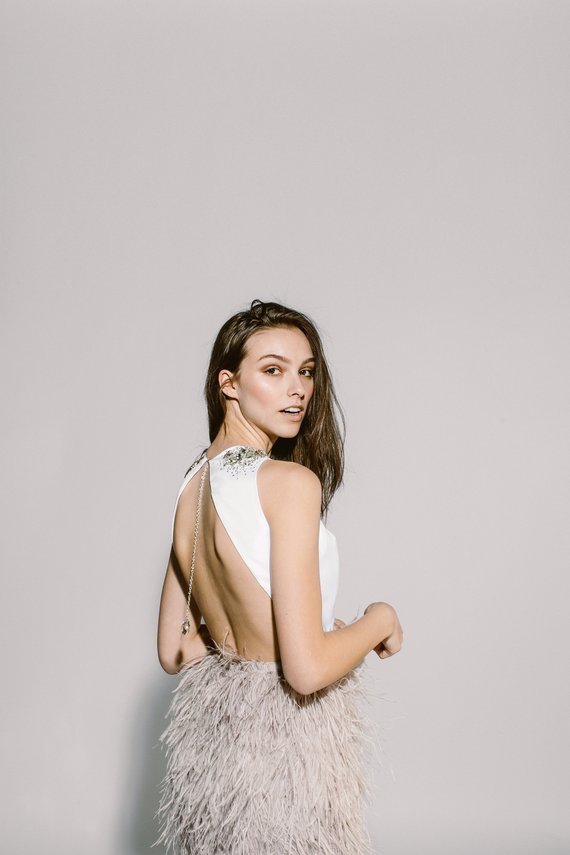 2019 Short Prom Dresses Jewel Neck Sexy Backless Luxury Feathers Knee Length Cocktail Dress Custom Made Mini Evening Gowns