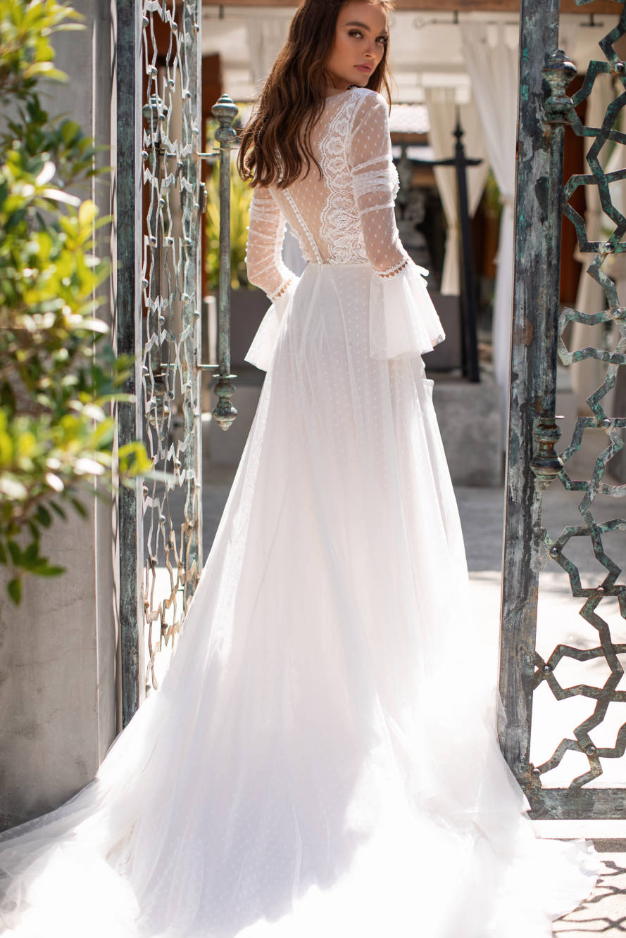 A Stunning E Lace Beach Wedding Dresses Long Sleeves Bateau Neck Beaded Bohemian Bridal Gowns Appliqued Tulle Side Split Robe De Mari E