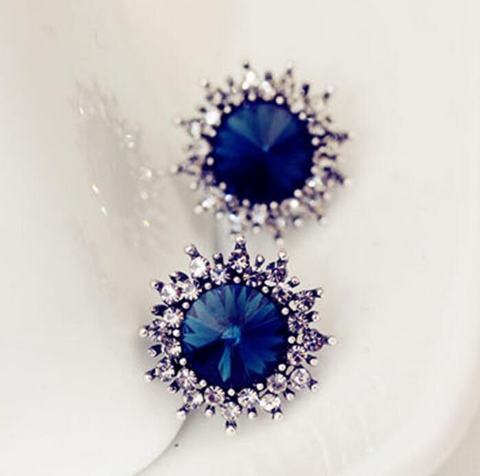 Hot Stud Earrings for Women with Shining Crystal Luxury Designer Jewelry for Party Wedding Earrings with Stone Diamond
Hot Stud Earrings for Women with Shining Crystal Luxury Designer Jewelry for Party Wedding Earrings with Stone Diamond