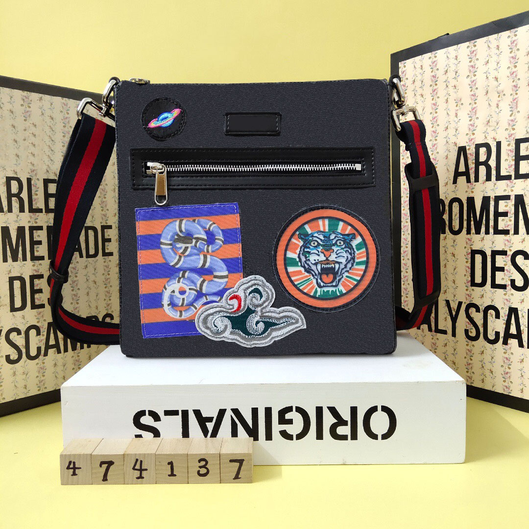 Famous designers design classic fashion luxury business large postman bag, which is the best choice for going out. HD132, Take the picture as the standard
Famous designers design classic fashion luxury business large postman bag, which is the best choice for going out. HD132, Take the picture as the standard