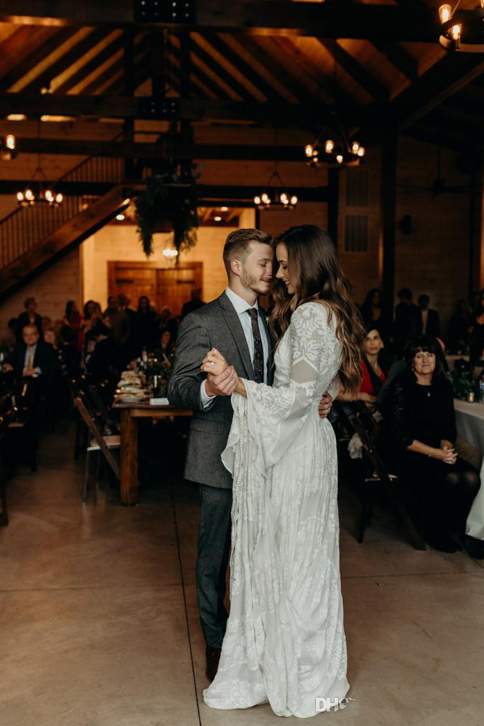 2020 New Bohemian Wedding Dresses Long Sleeves V Neck Chiffon Lace Appliques Bridal Gowns Sweep Train Robe De Mariee