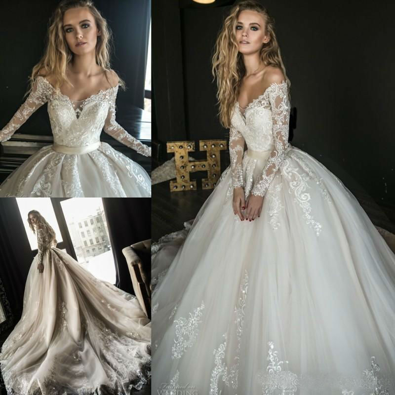 2019 New Beach Wedding Dresses Off Shoulder Long Sleeve Tulle robe de mariée Lace Applique Sequined Bridal Gowns Plus Size Wedding Dress