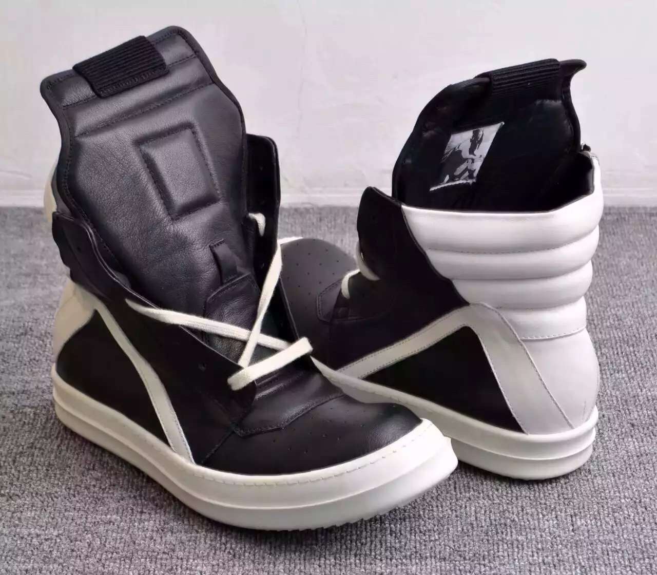 Personalized high top genuine leather shoes real picture r 2020ss real picture new list cowskin fashion trend zipper Hip hop rock boots
Personalized high top genuine leather shoes real picture r 2020ss real picture new list cowskin fashion trend zipper Hip hop rock boots