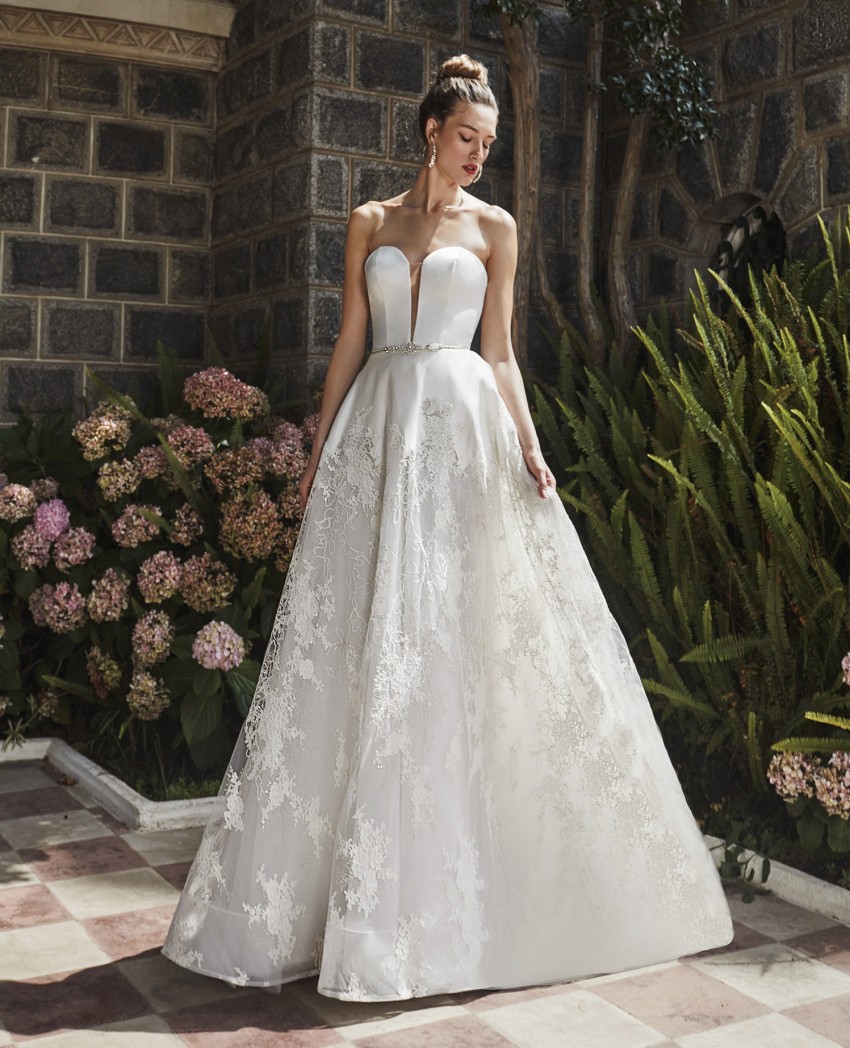 A Amazing E Lace Beaded Wedding Dresses Sheer Plunging Neck Sleeveless Bridal Gowns Sweep Train Plus Size Robes De Mari E