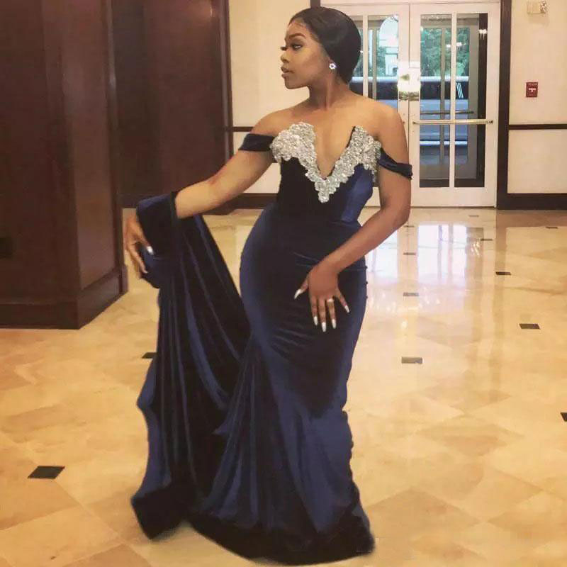 Dark Blue Mermaid Dresses Evening Wear Beaded Off The Shoulder Deep V Neck Velvet Prom Gowns Appliqued Sweep Train Formal Dress