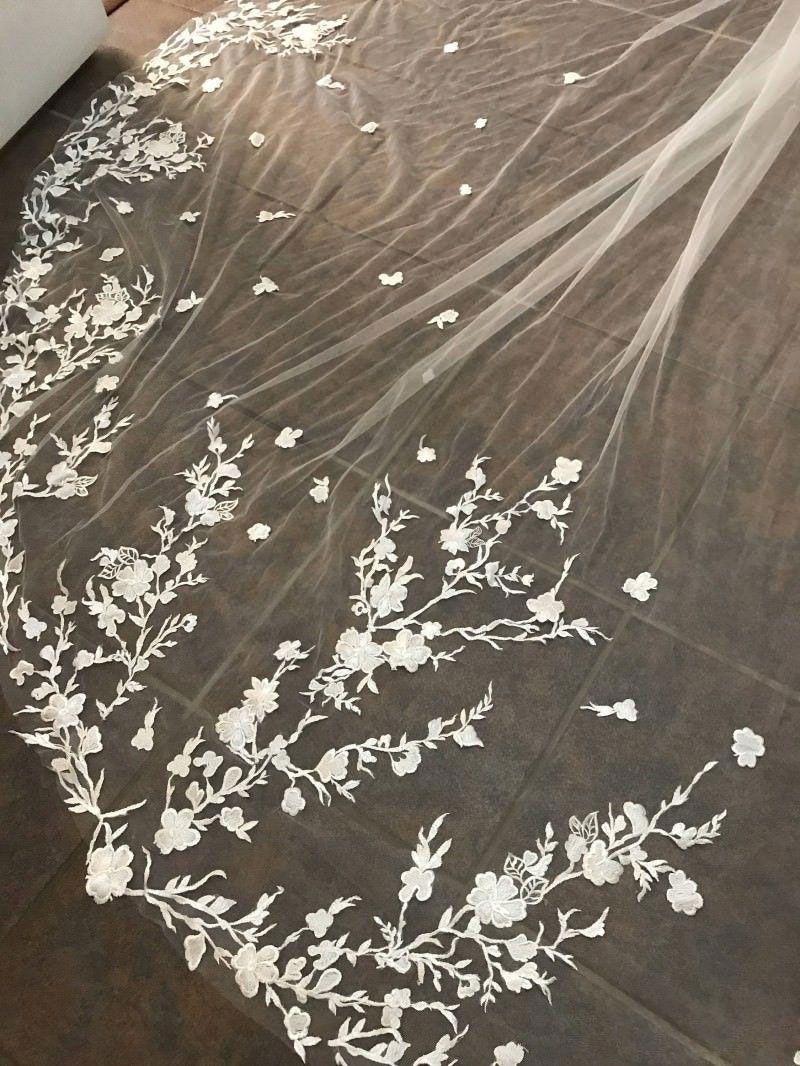 Hot Sale Lace Appliqued Wedding Veils Cut Edge 3.5M Long Cathedral Length Bridal Veil For Women Hair Accessories