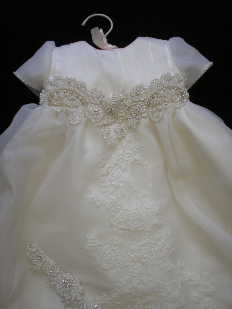 Chic Long Christening Gowns For Baby Girls Jewel Neck Lace Appliqued Beads Baptism Dresses Flower Girls Dress For Weddings With Bonnet