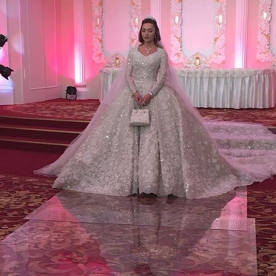 Sparkly Lace Ball Gown Wedding Dresses Luxury Crystal Beaded Puffy Dubai Arabic Bridal Gowns Long Sleeves Plus Size Wedding Dress Custom