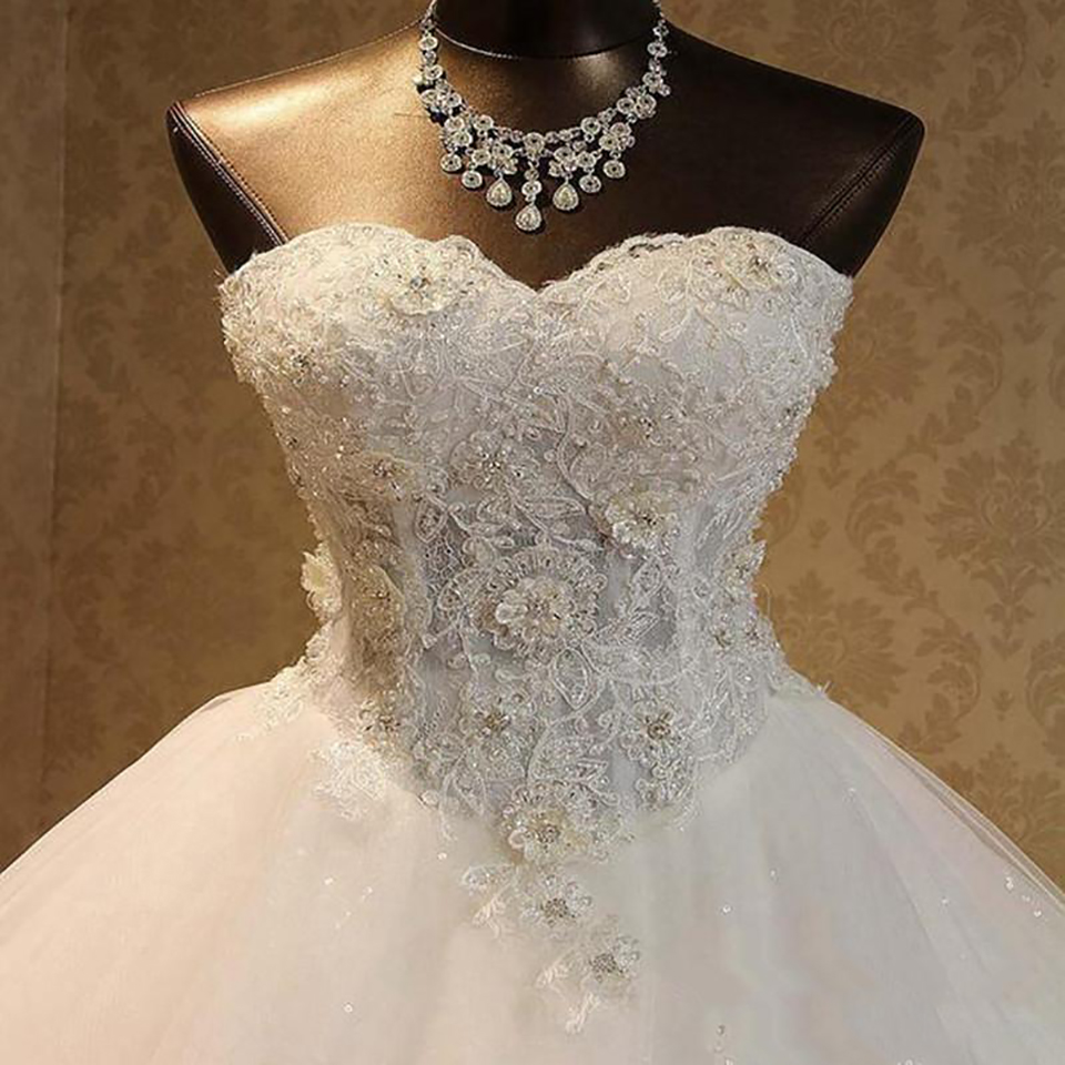 Hot Sales Ball Gown Wedding Dresses Extravagant Beaded Crystal Applique White Ivory Custom Sweetherat Tulle Lace Princess Bridal Gowns