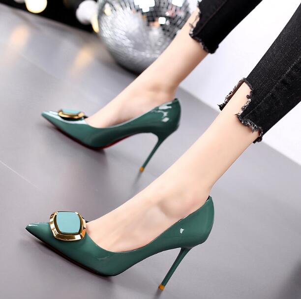 Designer Woman Patent Leather high heel Shoes small fresh sexy Stiletto Dress Shoes 9.5 cm Pointed Toes lady Party single shoes, Option picture color
Designer Woman Patent Leather high heel Shoes small fresh sexy Stiletto Dress Shoes 9.5 cm Pointed Toes lady Party single shoes, Option picture color