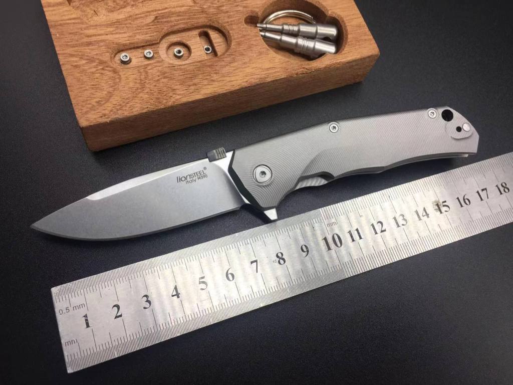 Lionsteel Flipper Folding Knife M390 Blade TC4 Titanium Alloy Handle EDC ToolBall Bearing Fast Open Outdoor Tool survival Combat Defense Pocket
Lionsteel Flipper Folding Knife M390 Blade TC4 Titanium Alloy Handle EDC ToolBall Bearing Fast Open Outdoor Tool survival Combat Defense Pocket