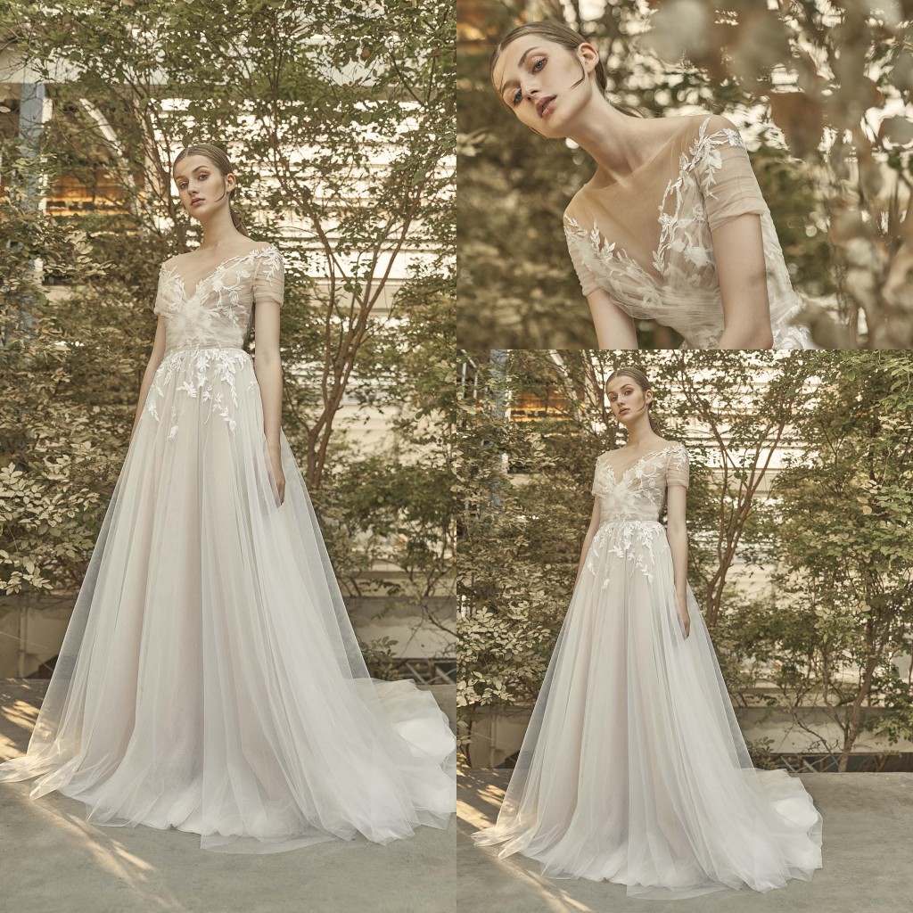 2020 Bohemian Wedding Dresses Sheer Jewel Neck Lace A Line Sweep Train Beach Wedding Dress Appliques Short Sleeves Vestidos De Novia