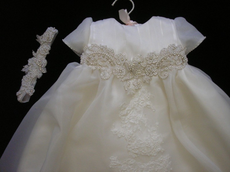 Chic Long Christening Gowns For Baby Girls Jewel Neck Lace Appliqued Beads Baptism Dresses Flower Girls Dress For Weddings With Bonnet