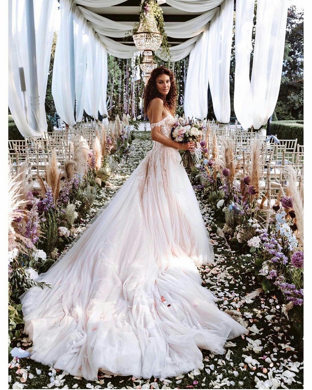 cheap floral wedding dresses offshoulder sleeveless lace appliqued bridal gown tulle court train custom made robes de marie hot sell
