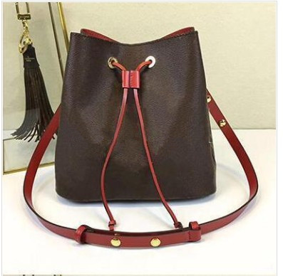High quality new luxury designer women shoulder bags leather old flower bucket bag famous Drawstring handbags Cross Body purse Red
High quality new luxury designer women shoulder bags leather old flower bucket bag famous Drawstring handbags Cross Body purse Red