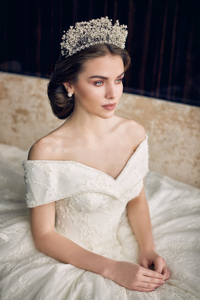 2019 Luxury Wedding Dresses Off The Shoulder Slim Bodice Lace Appliques Ruffles Lace Up Beach Wedding Dress Dubai Arabic Vestido De Novia