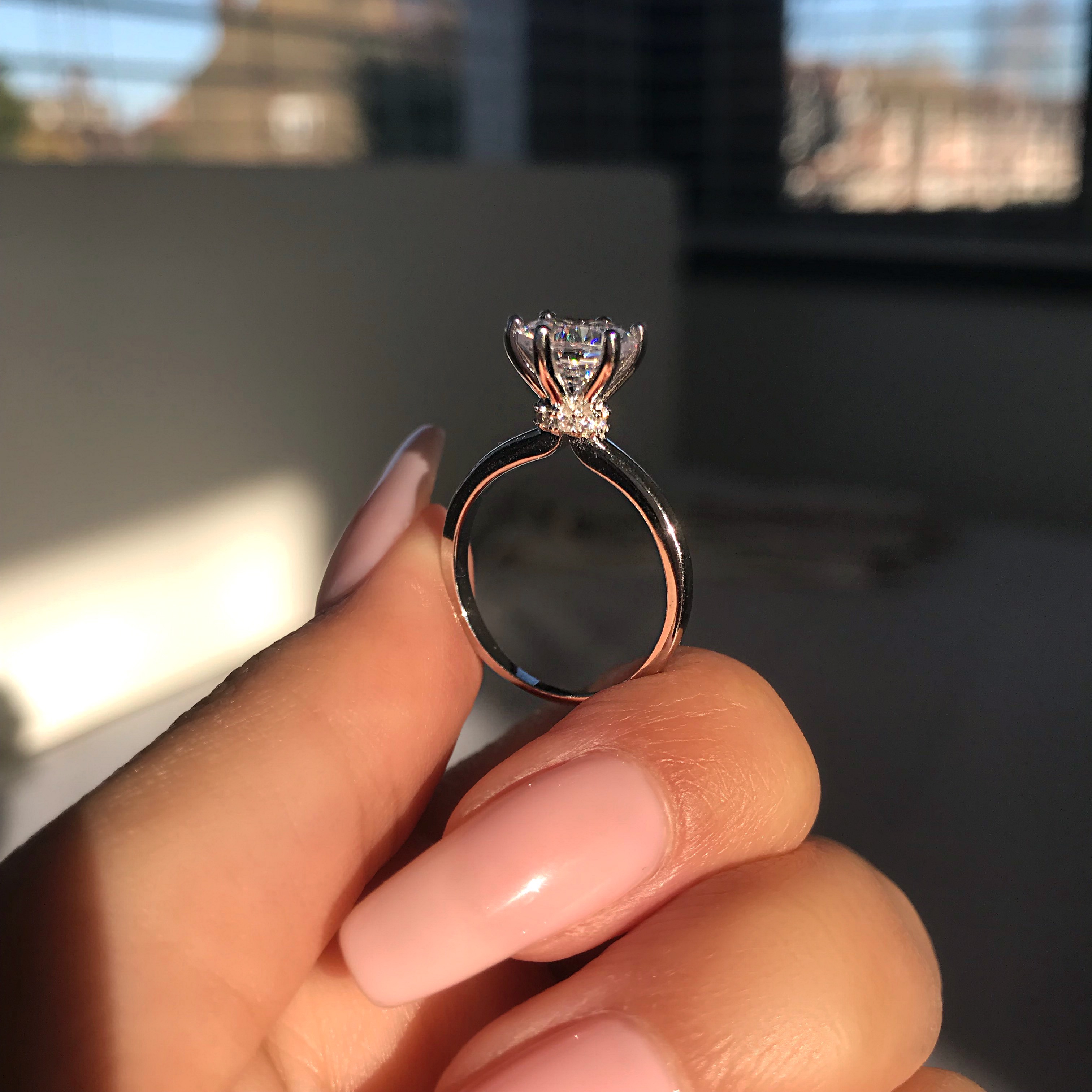 Ins Top Selg New Arrival Simple Fashion Jewelry Sterg Sier Rounc Cut White Topaz Dia Gemstones Women Wedding Band Crown Ring