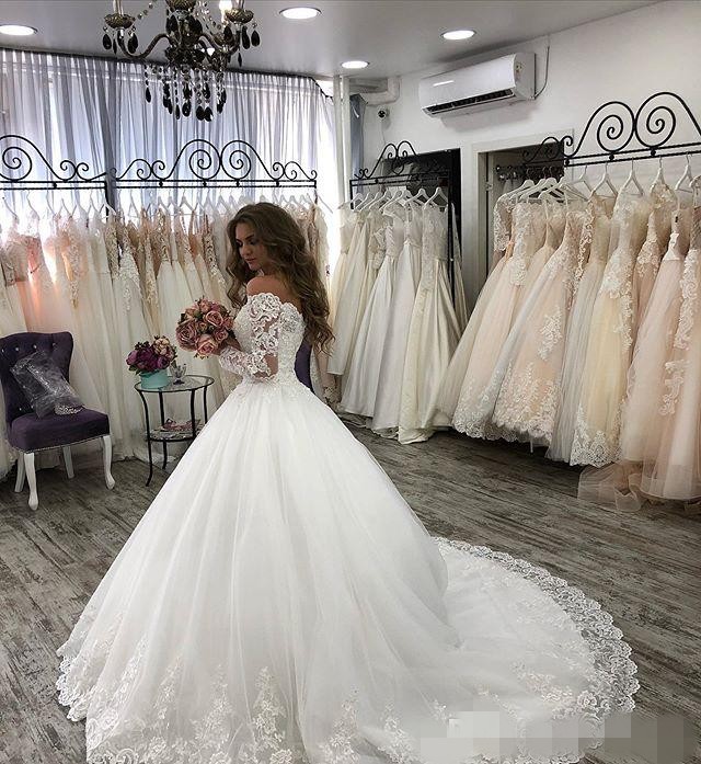 Long Sleeves Ball Dresses Lace Applique Scalloped Necke Off the Shoulder Chapel Train Custom Made Wedding Gown