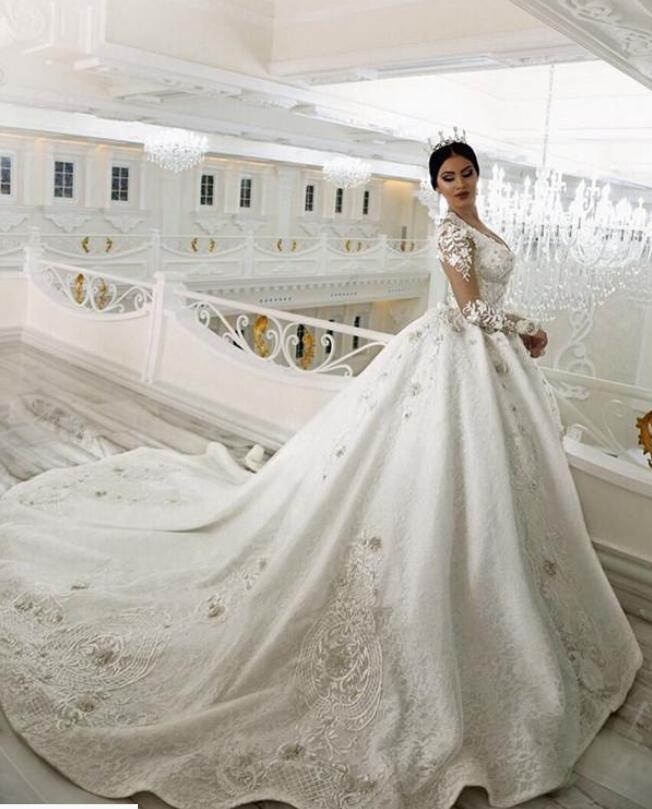Vintage Lace Ball Gown 2019 Wedding Dresses Long Sleeves Appliqued Beads Wedding Dress Court Train Plus Size Bridal Gowns