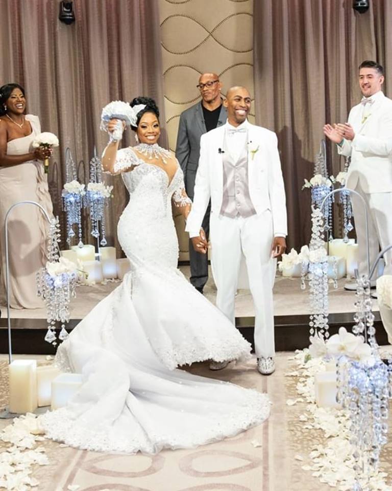 Elegant High Neck Plus Size Arabian Crystal Laced Mermaid Wedding Dress with Beads and Long Sleeves