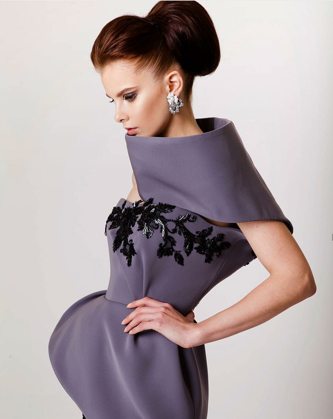 Azzi & Osta Classic Prom Dresses Sheath Art Deco-inspired Neck Major Beading Evening Gowns Red Carpet Dress Formal Party Dresses Customized