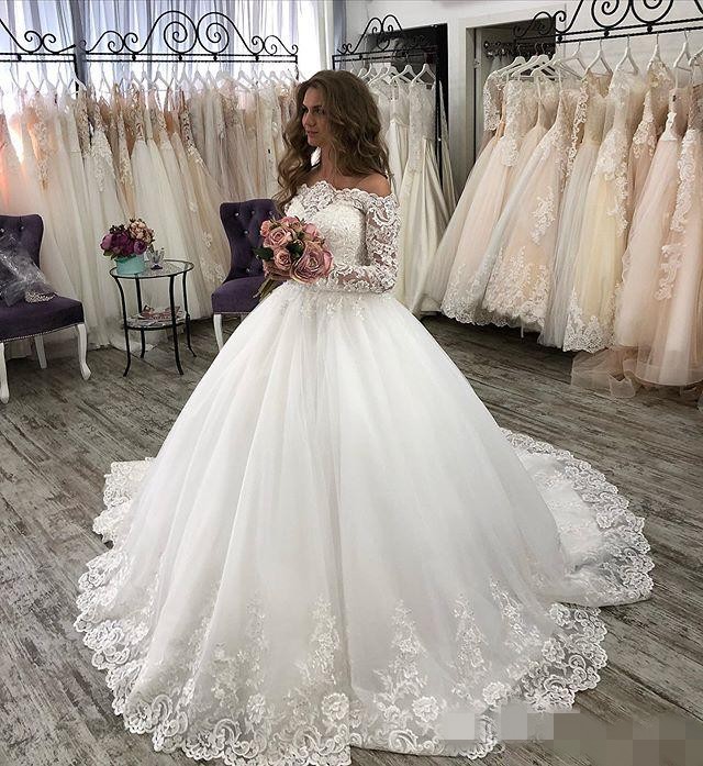 Long Sleeves Ball Dresses Lace Applique Scalloped Necke Off the Shoulder Chapel Train Custom Made Wedding Gown