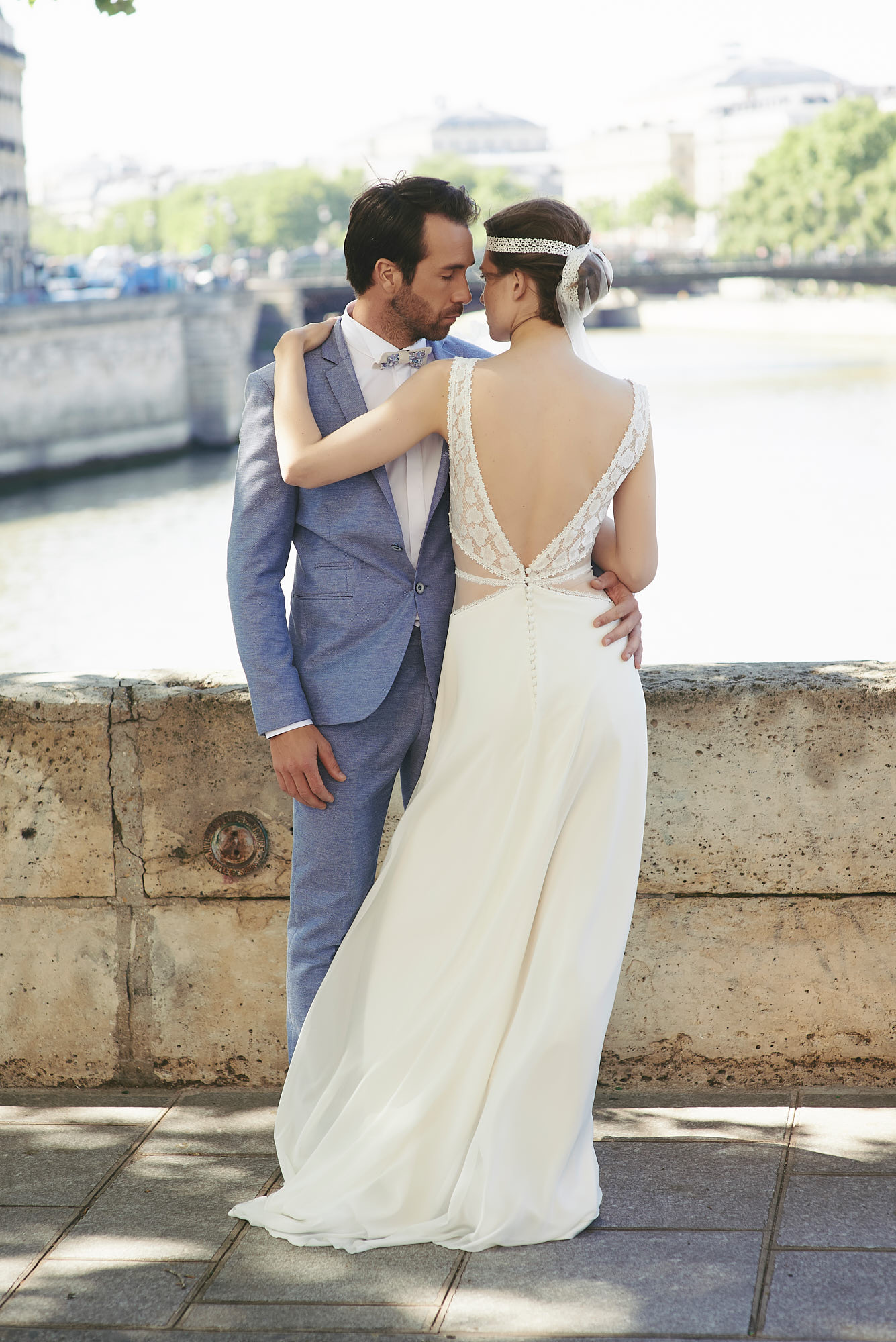 Simple A Line Bohemian Cymbeline Wedding Dresses V Neck Sleeveless Satin Lace Applique Backless Wedding Gowns Sweep Train robe de mariée