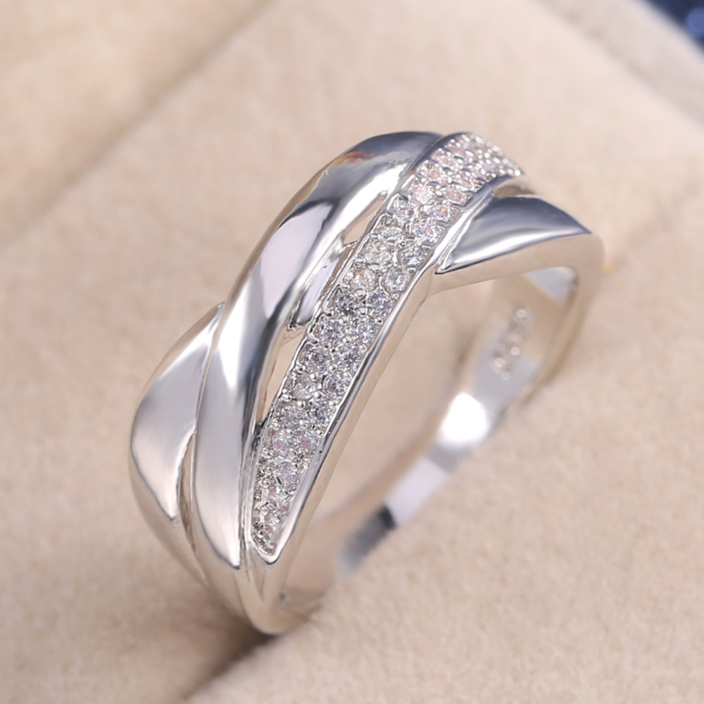 Fashion Cross Twist Inlaid Zircon Ring Female Party Jewelry Silver Color Crystal Rhinestone Wedding Ring for Women
Fashion Cross Twist Inlaid Zircon Ring Female Party Jewelry Silver Color Crystal Rhinestone Wedding Ring for Women