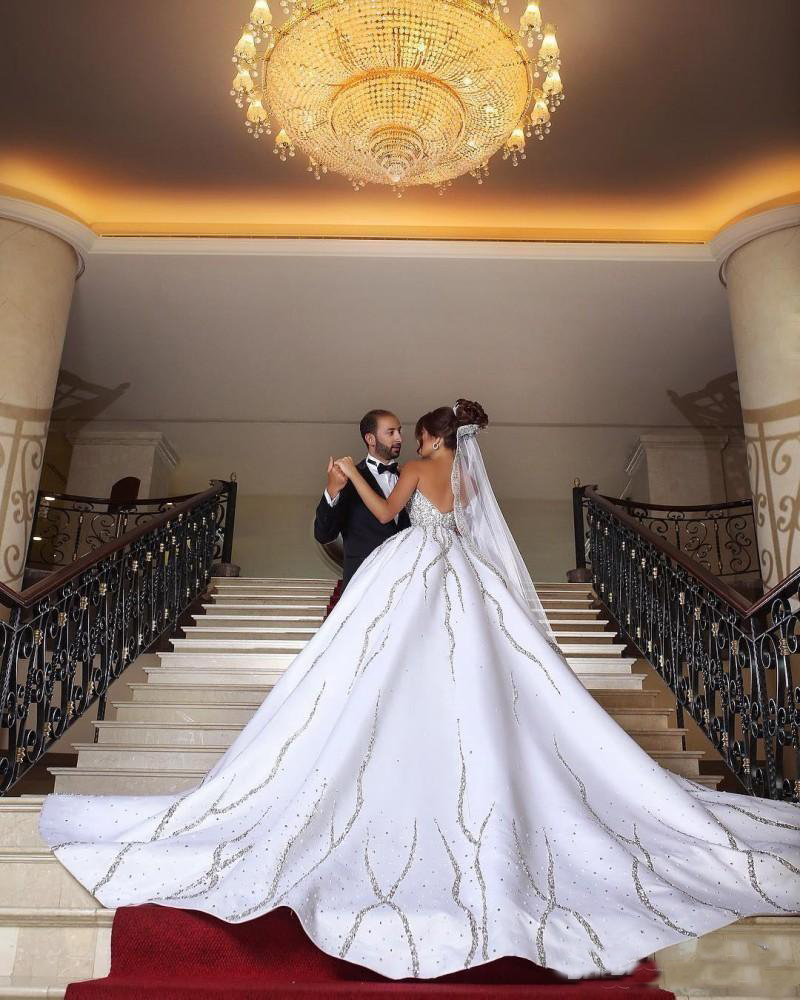 Bling Dubai Arabic Princess Dresses Beads Sequins Sweetheart Backless Country Wedding Dress With Matching Veils Bridal Gowns 0521