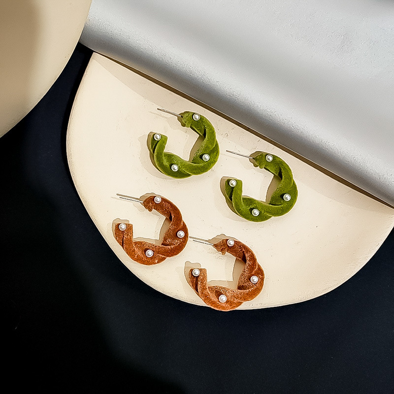 2020 New Korea Silver Pin Velvet Retro Corduroy Flannel Imitation Pearl Hoop Earrings for Women Girl Fashion Jewelry Accessories
2020 New Korea Silver Pin Velvet Retro Corduroy Flannel Imitation Pearl Hoop Earrings for Women Girl Fashion Jewelry Accessories