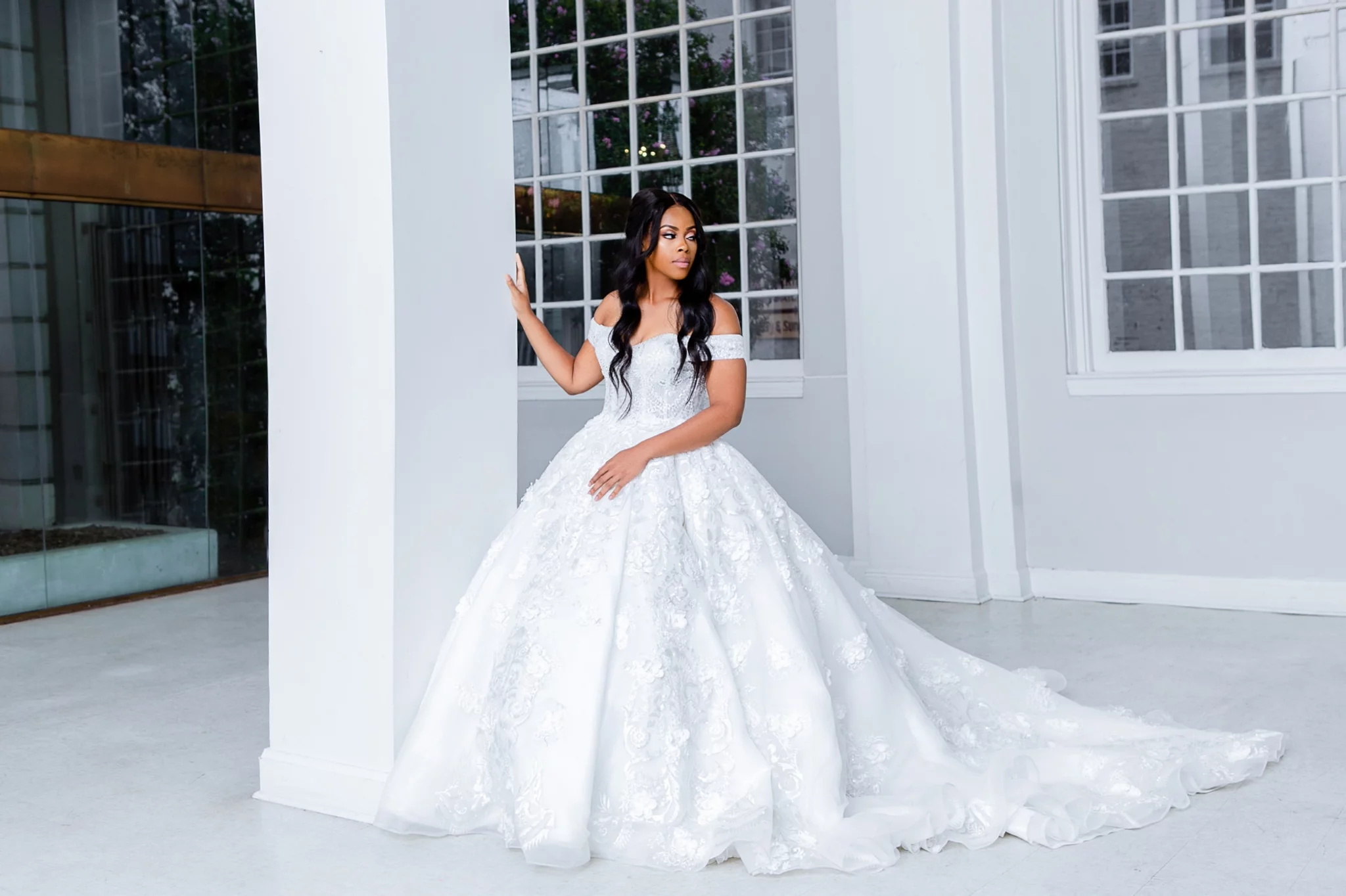 Gorgeous Ball Gown Wedding Dresses Off The Shoulder Lace 3D Floral Appliques Beaded Wedding Gowns Sweep Train Vestidos De Novia