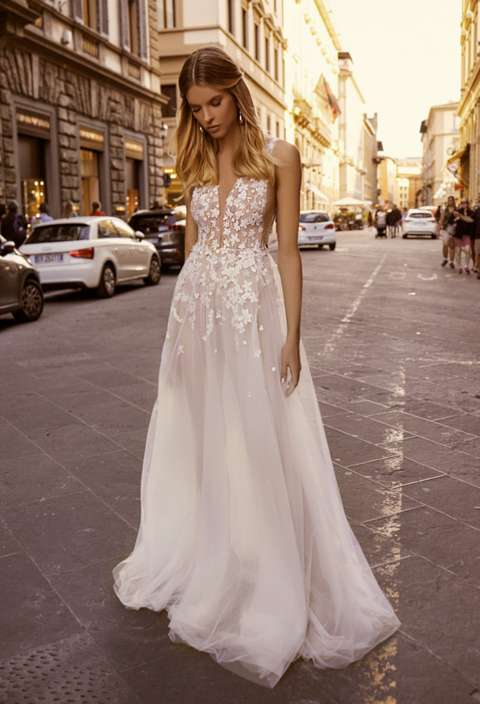 sexy spring beach wedding dresses lace appliqued beach boho v neck tulle a line backless bridal gowns vestido de novia