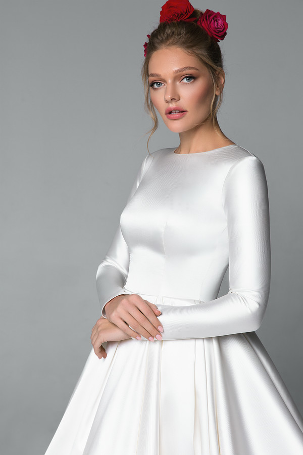 Elegant Satin Dresses Jewel Neck A e Long Sleeves Beach Wedding Dress Sweep Train Vestidos De Novia Country Bridal Gowns