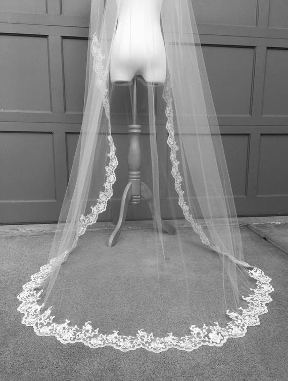 2019 Romantic Wedding Veils One Layer Lace Appliqued Cathedral Length Custom Luxury Bridal Veil With Comb Hot Selling