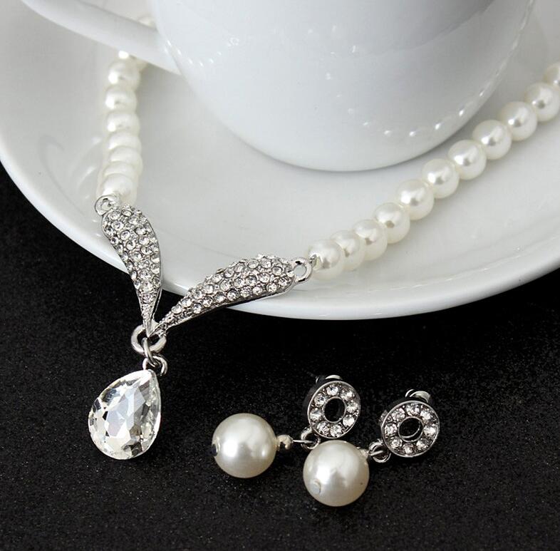 Wedding Bridal Jewelry Crystal and diamond-encrusted jewelry set Necklace Earrings Set Bridal Jewelry Sets for Wedding decorations