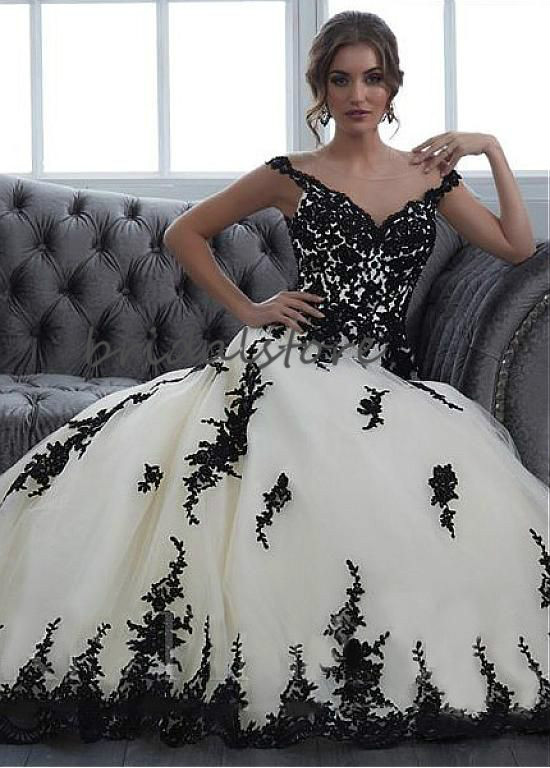 Black And White Wedding Dresses Boho Country Wedding Dresses Gothic Off Shourlders Tulle Zipper Back Appliques Lace African Bridal Gown 2020