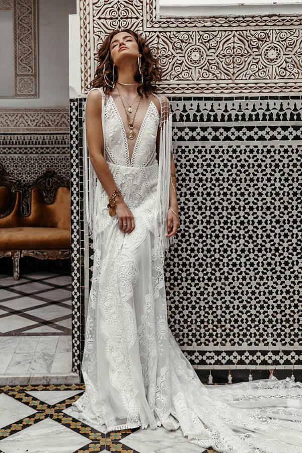 2019 Mermaid Wedding Dresses With Detachable Wrap V Neck Lace Appliqued Sweep Train Bohemian Wedding Dress Custom Made Plus Size Bridal Gown