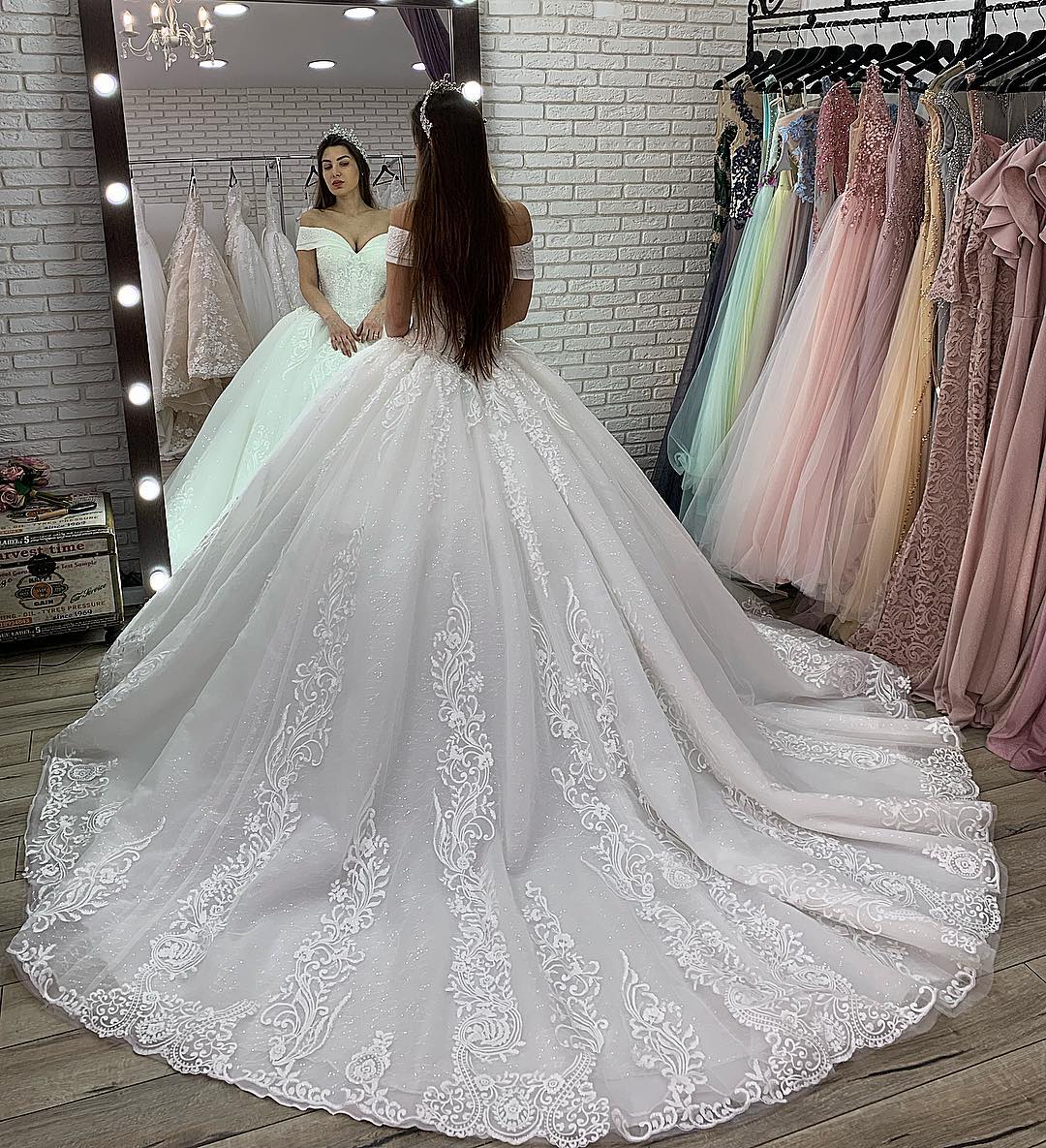 2019 Luxury Ball Gown Weddings Dresses With Petticoat Applique Off The Shoulder Beach Wedding Dress Sequins Lace Plus Size Bridal Gown