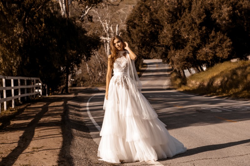 Design Dresses Crystal High Neck Lace Applique Tiered Ruffles Tulle Boho Bridal Gowns Sweep Train Country Plus Wedding Dress