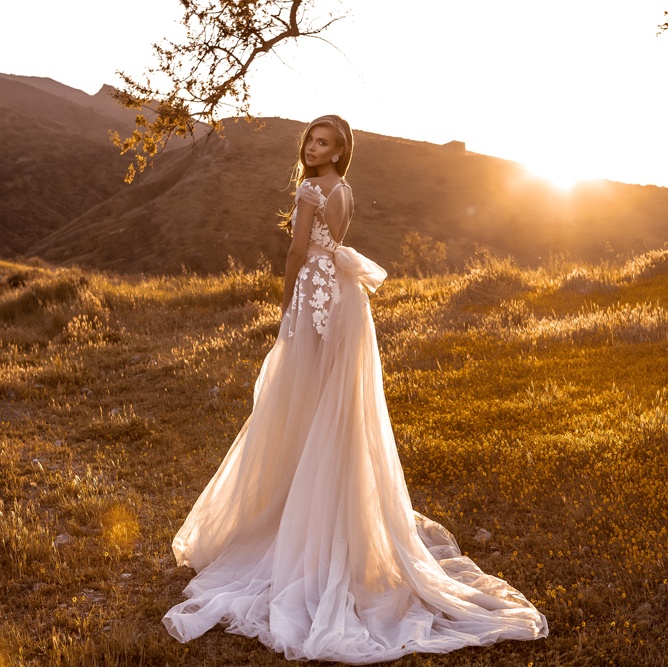 A Line Fashion Lace Wedding Dresses Sweetheart Neck Backless Bridal Gowns Sweep Train Tulle Boho Robe De Marie