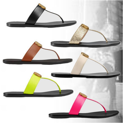 Designer Mens Womens Leather thong sandals fashion t-strap flat slippers flip flops embossed with gold-tone hardware, Pink
Designer Mens Womens Leather thong sandals fashion t-strap flat slippers flip flops embossed with gold-tone hardware, Pink