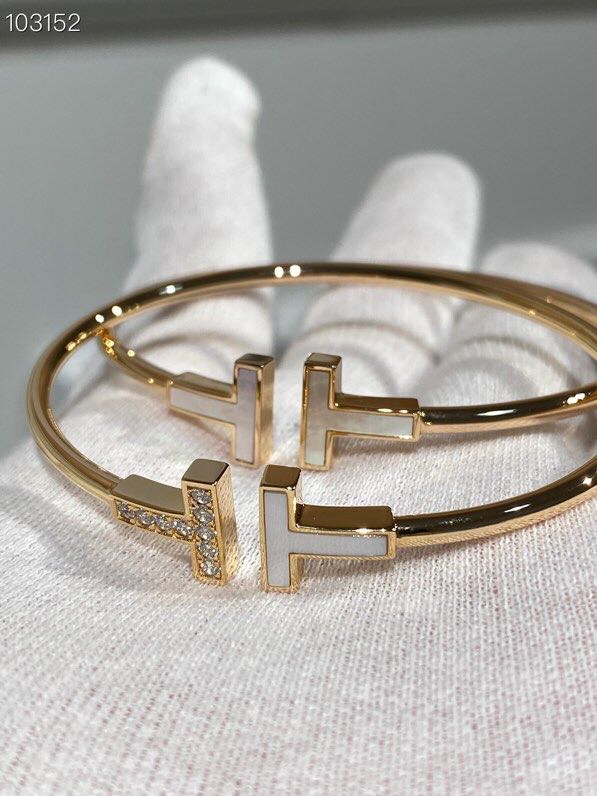 Wholesale- Classic Designer 14K Gold Plated White Ceramic And Crystal Charm Double TT Open Bangle For Women Jewelry, Black
Wholesale- Classic Designer 14K Gold Plated White Ceramic And Crystal Charm Double TT Open Bangle For Women Jewelry, Black