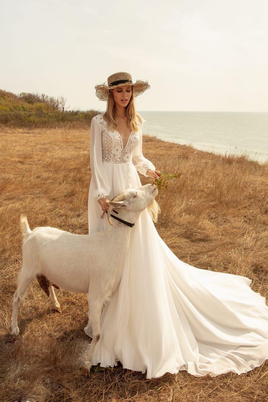bohemian long sleeve wedding dresses lace appliqued chiffon v neck bridal gown boho a line wedding dress robes de marie
