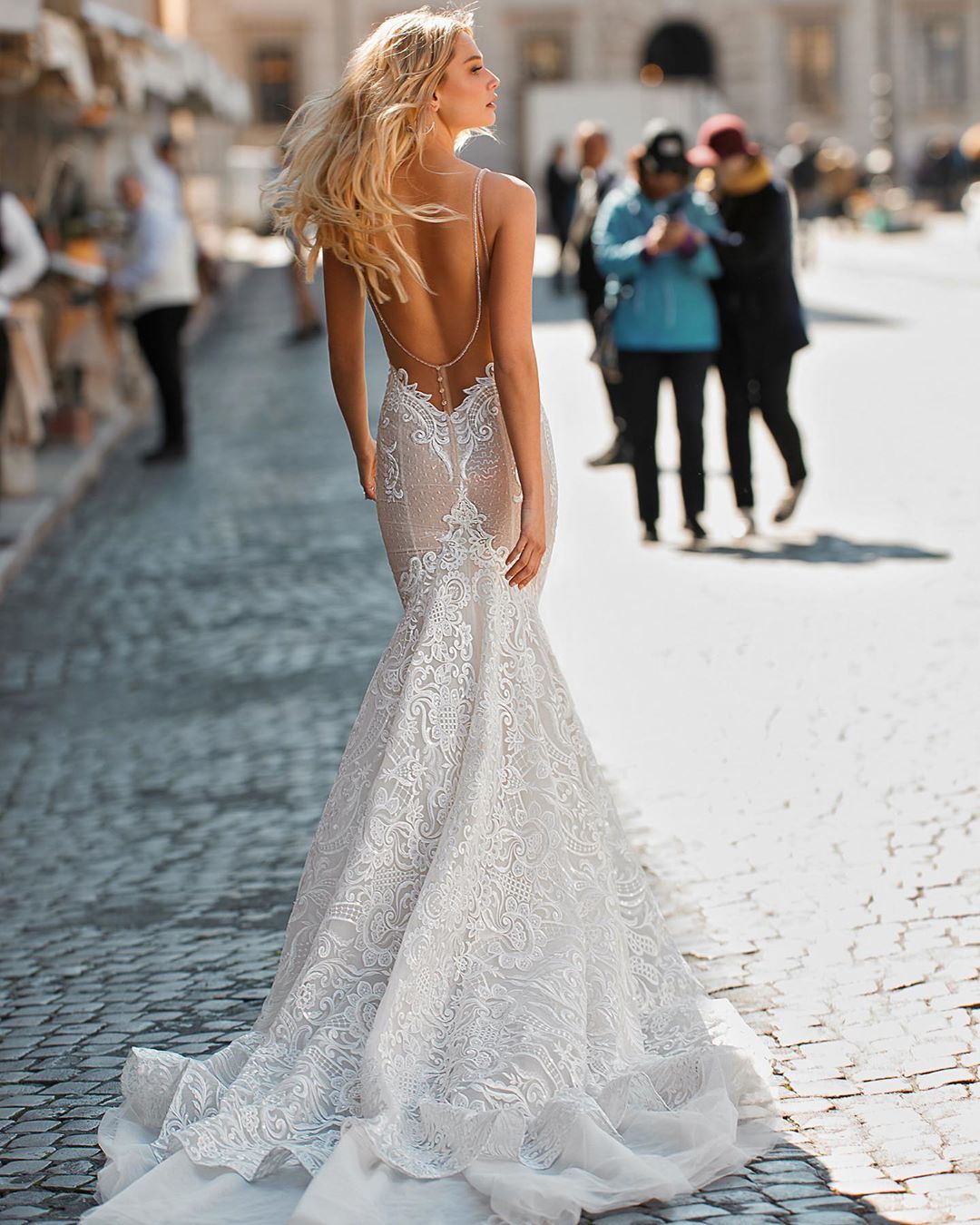Berta Mermaid Lace Backless Wedding Dresses Plunging Neck Appliqued Bridal Gowns Plus Size Sweep Train robes de mariée