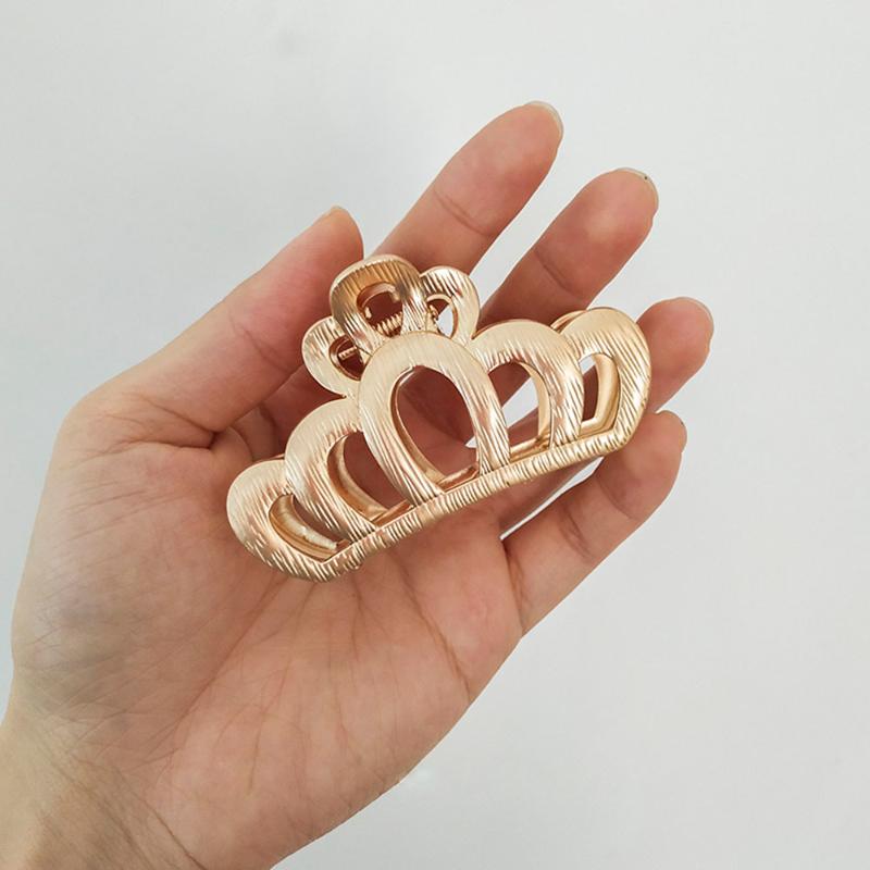 Fashion Metal Hollow Hair Claw For Women Girls Clamps Extravagant Large Size Hair Clip Barrettes
Fashion Metal Hollow Hair Claw For Women Girls Clamps Extravagant Large Size Hair Clip Barrettes