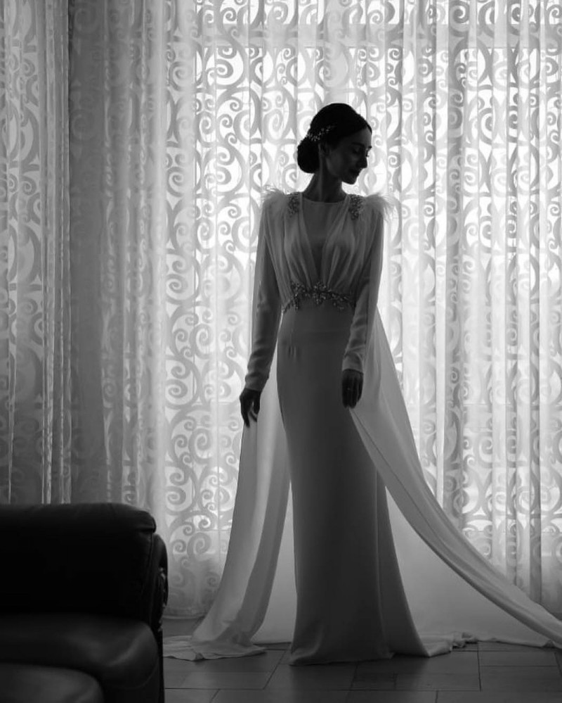 Vintage Country Style Wedding Dresses with Wraps Long Sleeves Crystal Feathers Beach Wedding Gowns Custom Made robes de mariée