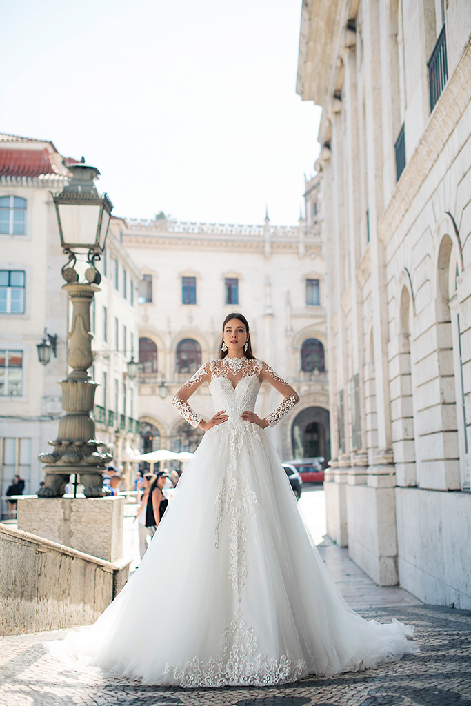 2019 Mermaid Wedding Dresses With Detachable Train Jewel Neck Lace Appliqued Long Sleeve Bridal Gowns Lace Up Back Plus Size Wedding Dress