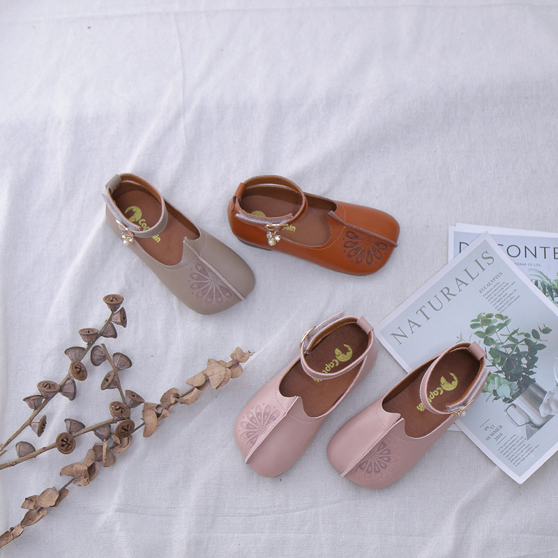 2020 Spring and Autumn New Varved Princess Shoes Retro Square Head Children Shoes Soft Bottom Comfortable Casual Girls, Brown
2020 Spring and Autumn New Varved Princess Shoes Retro Square Head Children Shoes Soft Bottom Comfortable Casual Girls, Brown