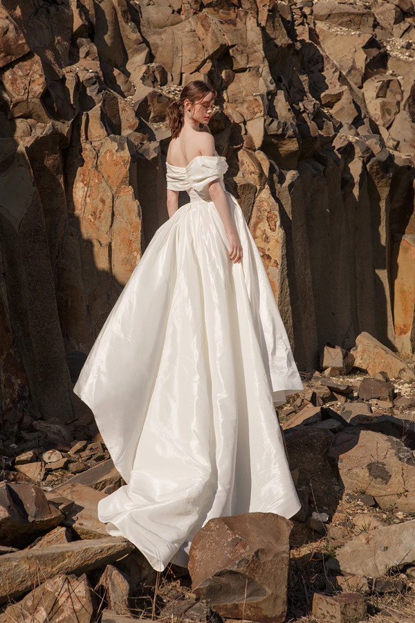 2020 Side Split Wedding Dresses Off The Shoulder A Line Sweep Train Bling Fabric Bohemian Wedding Dress Custom Made Boho Bridal Gowns