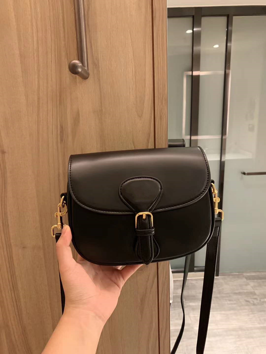 yisykiy small Saddle bag 2020 Brand Designer Messenger Bag pu Leather Shoulder Bag Crossbody Metis Floral Handbag Patchwork
yisykiy small Saddle bag 2020 Brand Designer Messenger Bag pu Leather Shoulder Bag Crossbody Metis Floral Handbag Patchwork